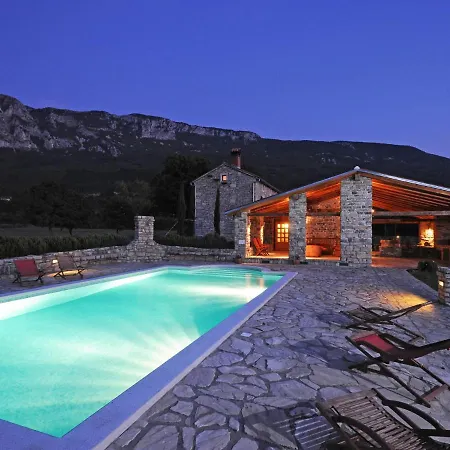 Holiday home Picturesque Mansion In Ko Ljak