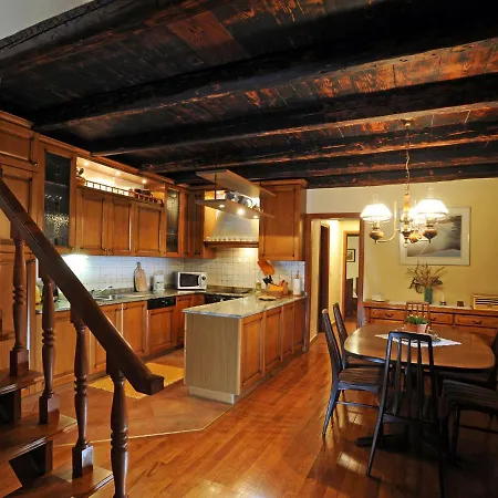 Picturesque Mansion In Ko Ljak Holiday home