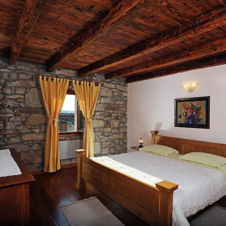 Holiday home Picturesque Mansion In Ko Ljak Plomin